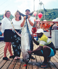 karens tuna with Laura, gary & Leslie at GYS dock